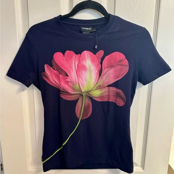 Desigual Damen Navy Tee with Pink Floral Print NWT Size S - Picture 3 of 5